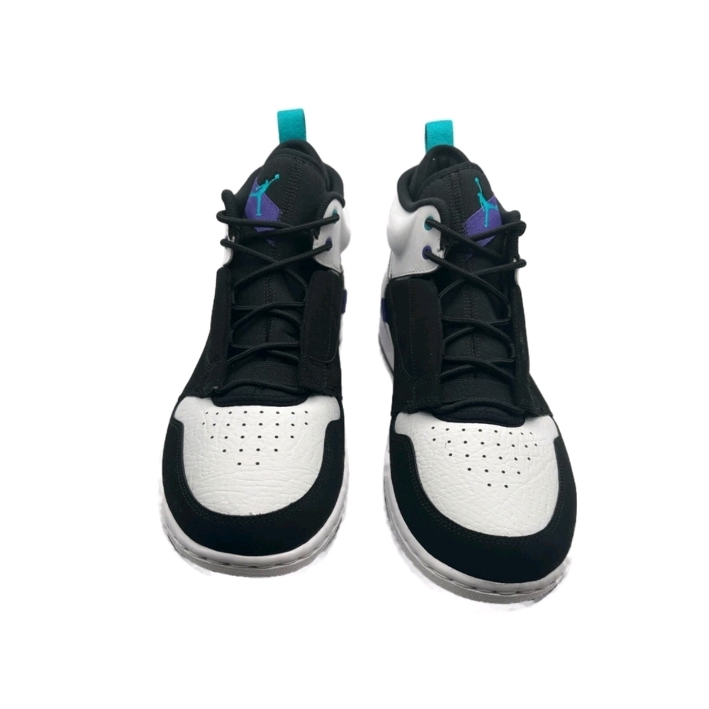 Jordan Men's Black and White Sneakers